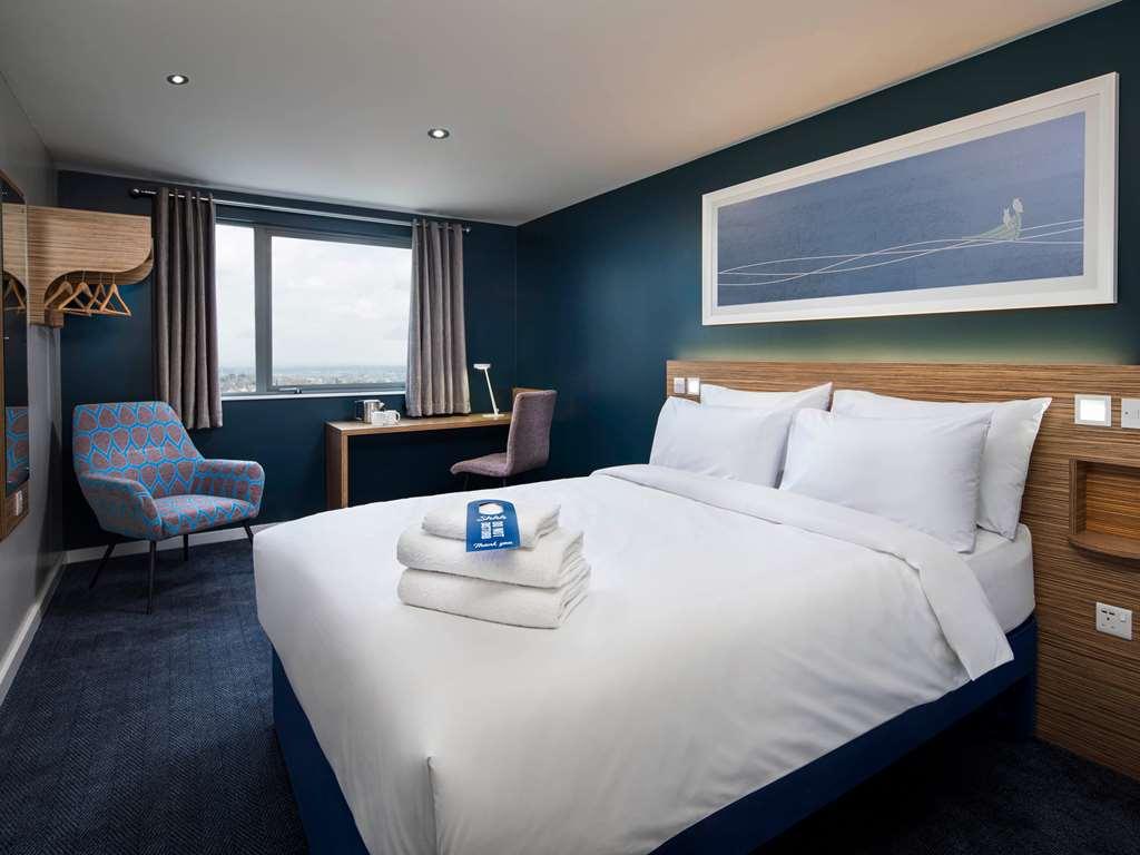 Travelodge Southampton Истли Номер фото