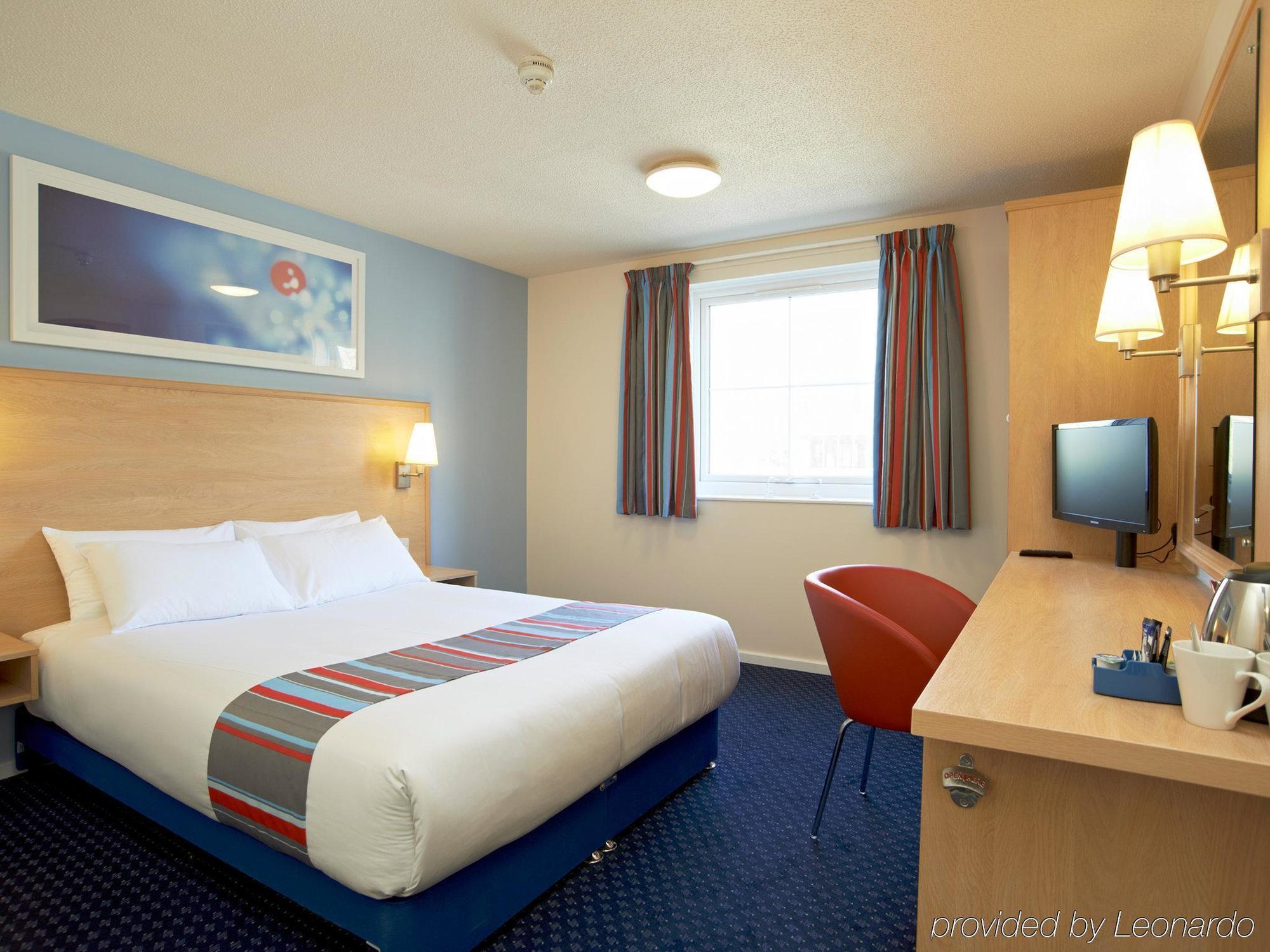 Travelodge Southampton Истли Экстерьер фото