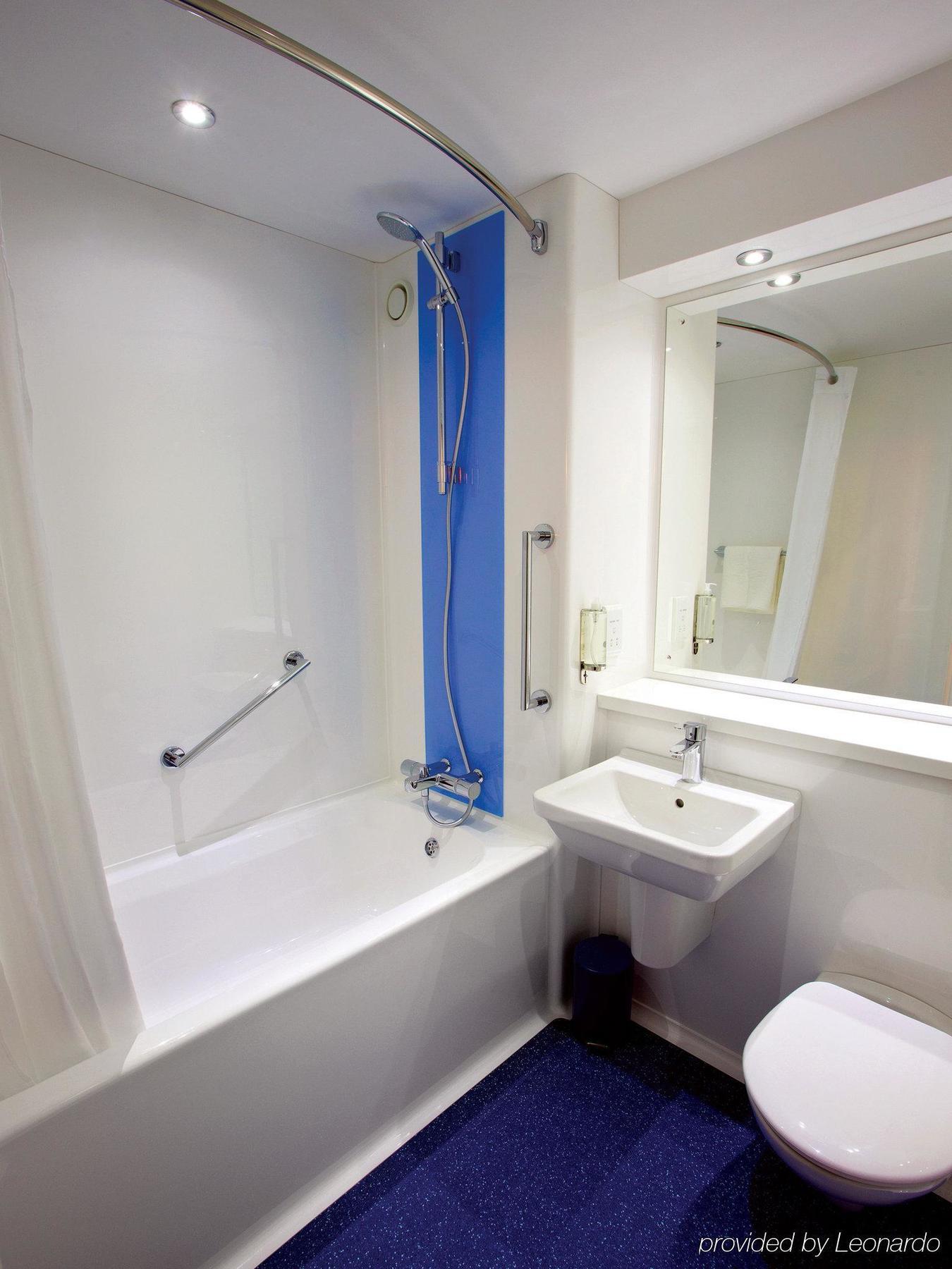 Travelodge Southampton Истли Экстерьер фото