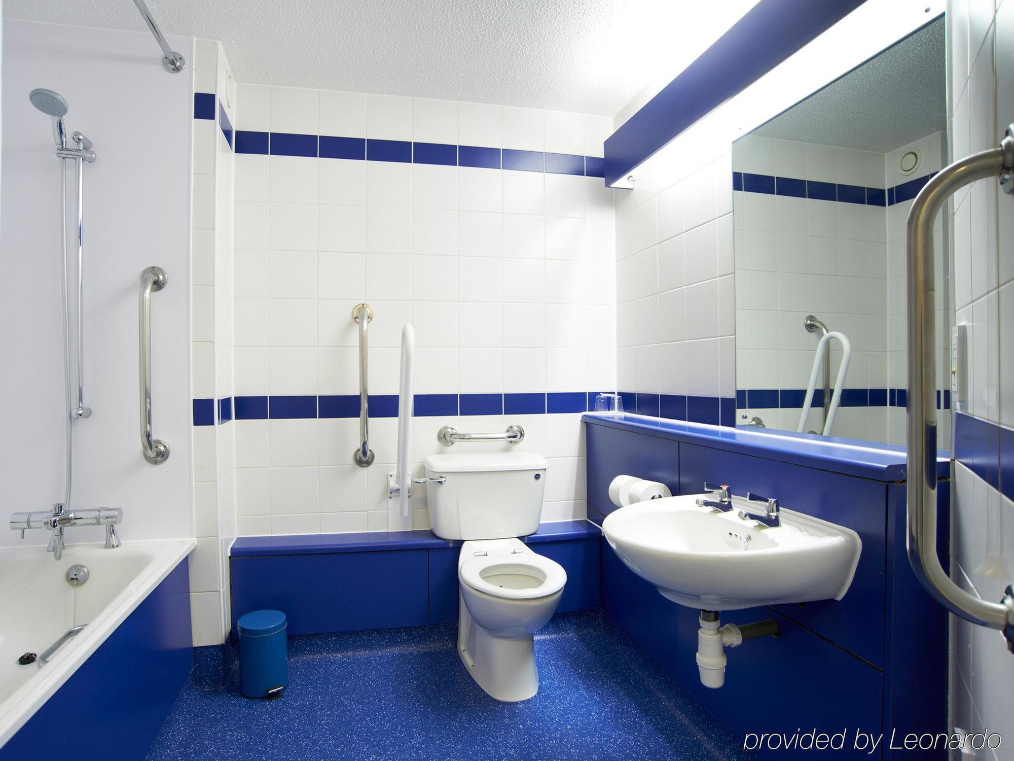 Travelodge Southampton Истли Экстерьер фото