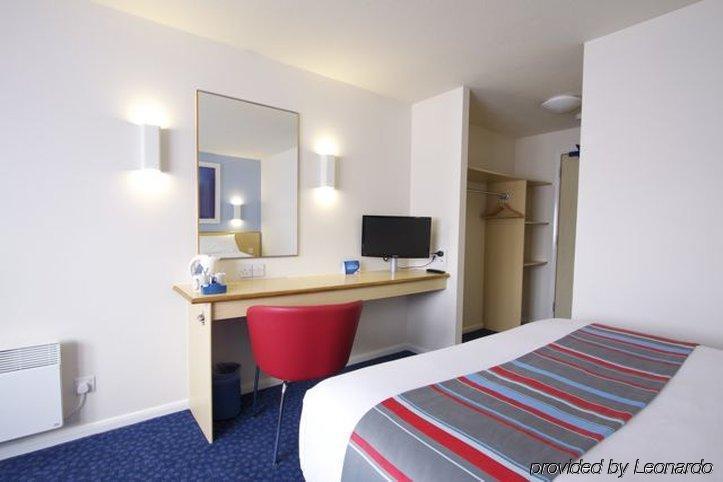 Travelodge Southampton Истли Экстерьер фото