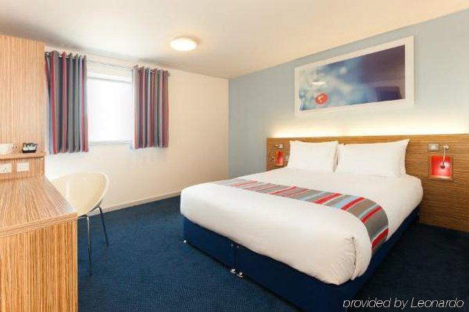 Travelodge Southampton Истли Экстерьер фото