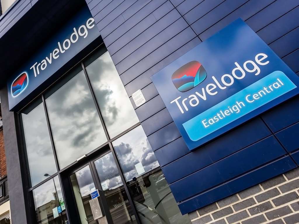 Travelodge Southampton Истли Экстерьер фото